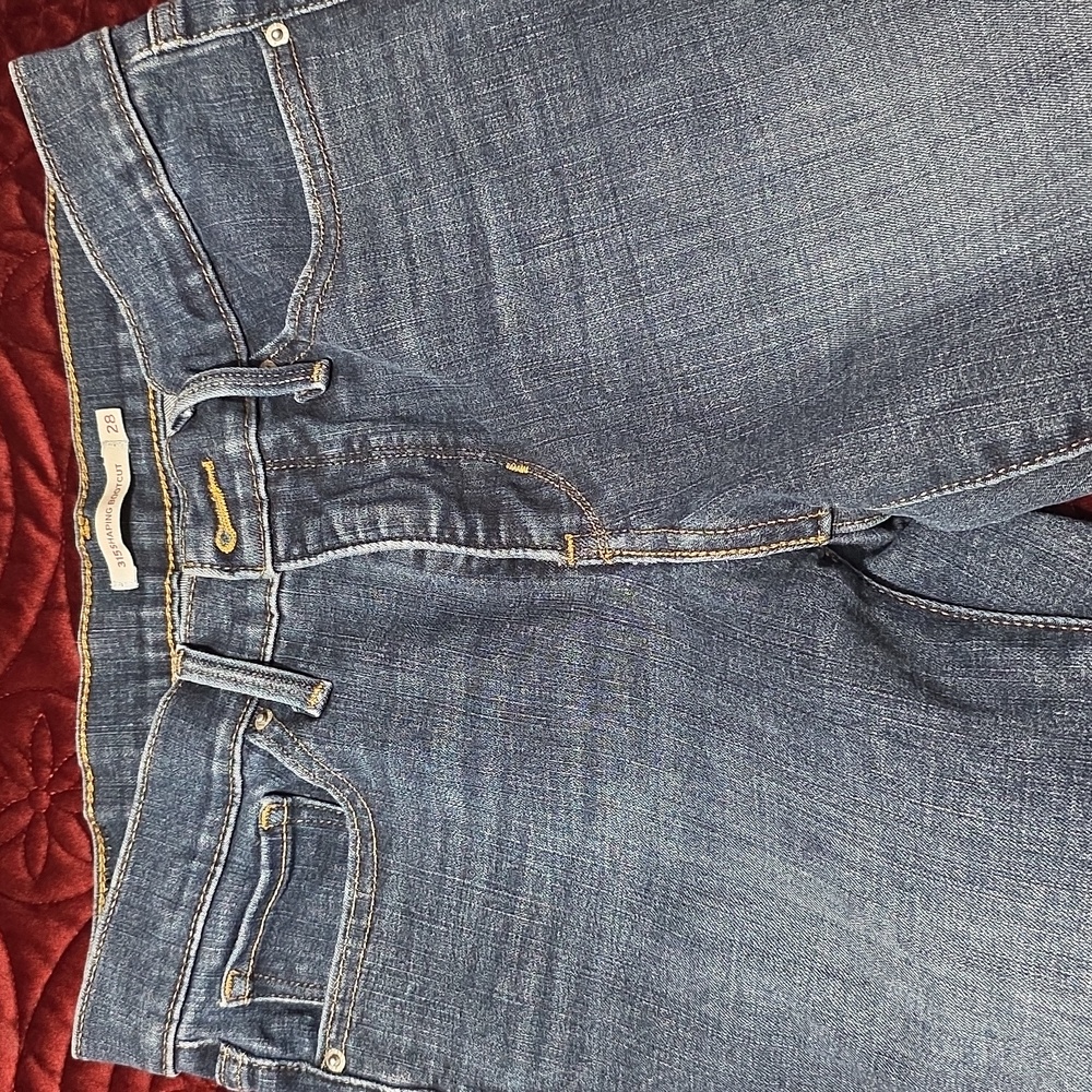 Levis - Picture 3 of 8
